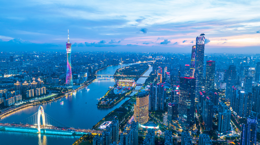 （攝影：付海燕）夜幕中，廣州塔流光溢彩。
