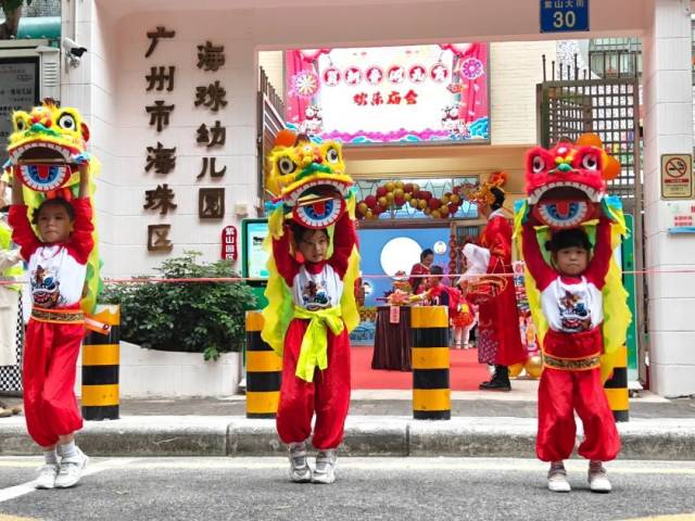 開(kāi)學(xué)名場(chǎng)面！TA們好搶眼！有你家娃嗎？