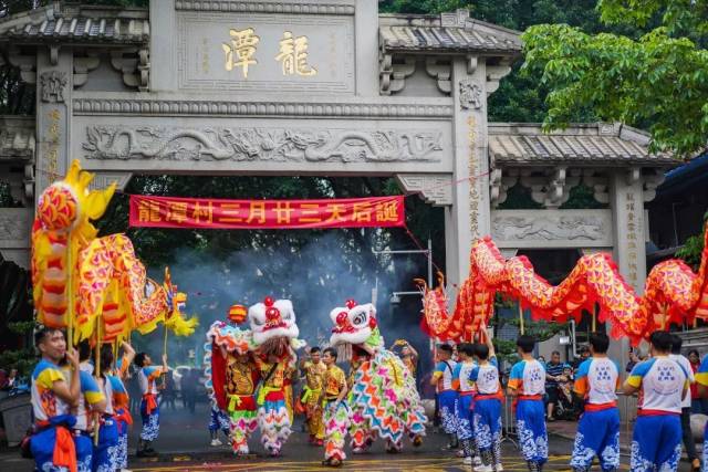 農(nóng)歷三月廿三，海珠龍?zhí)丁澳铿斦Q”巡游