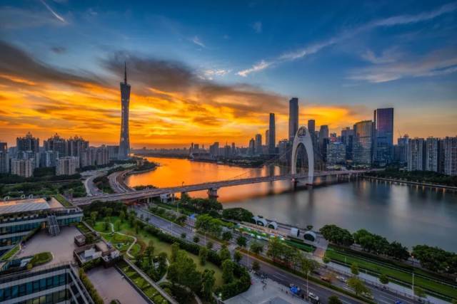 廣州的天空怎么這么好看啊！“手機(jī)都拍不出來(lái)！”